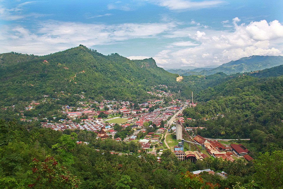 Tanah yang Tak Pernah Netral